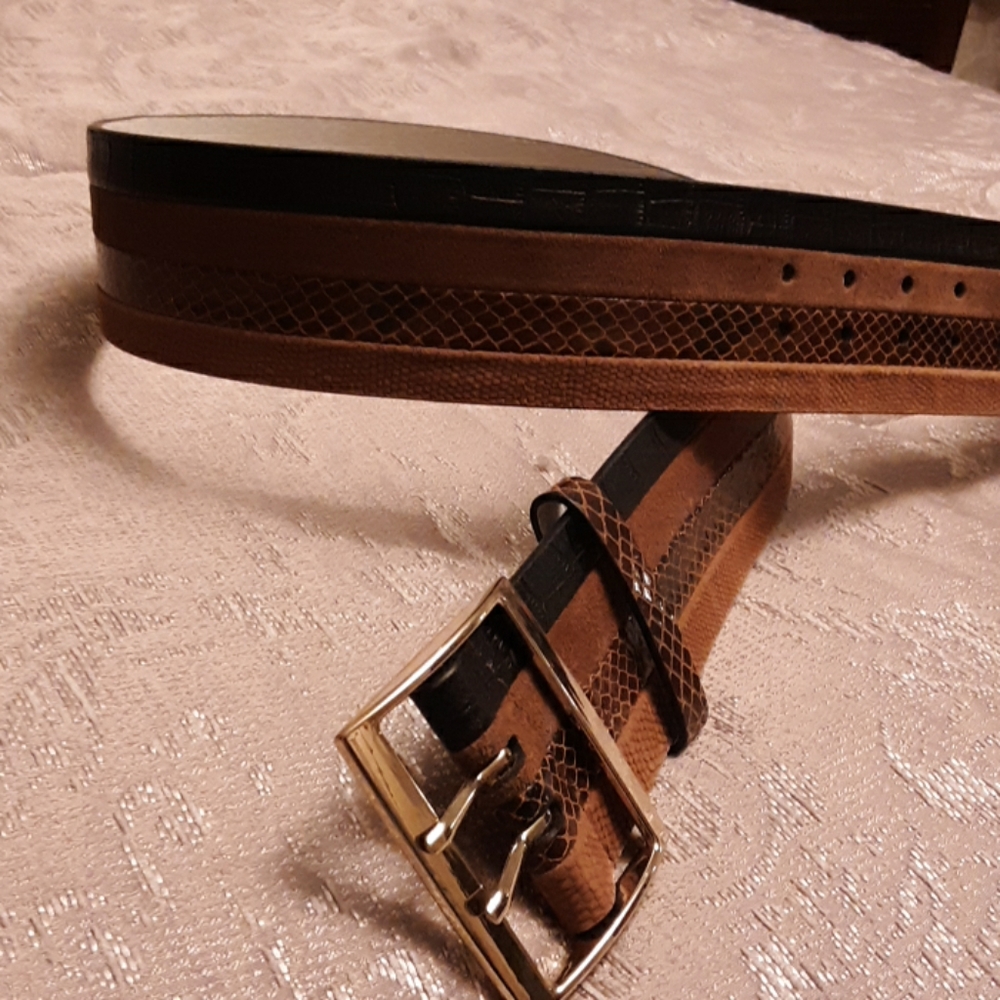 WHITE HOUSE BLACKMARKET Leather Belt